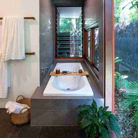 byron bay luxury accommodation for couples Byron Beach Retreats Private Bungalow Luxury Bath