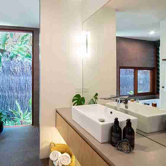 byron bay luxury accommodationByron Beach Retreats Private Bungalow Bathroom Mirror